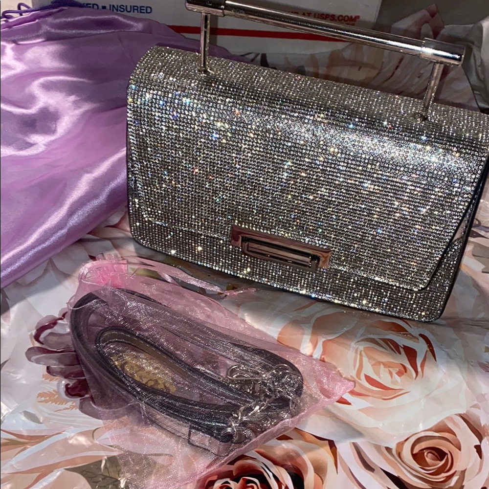 Glamorous Silver Crossbody Bag with Glittery Finish
